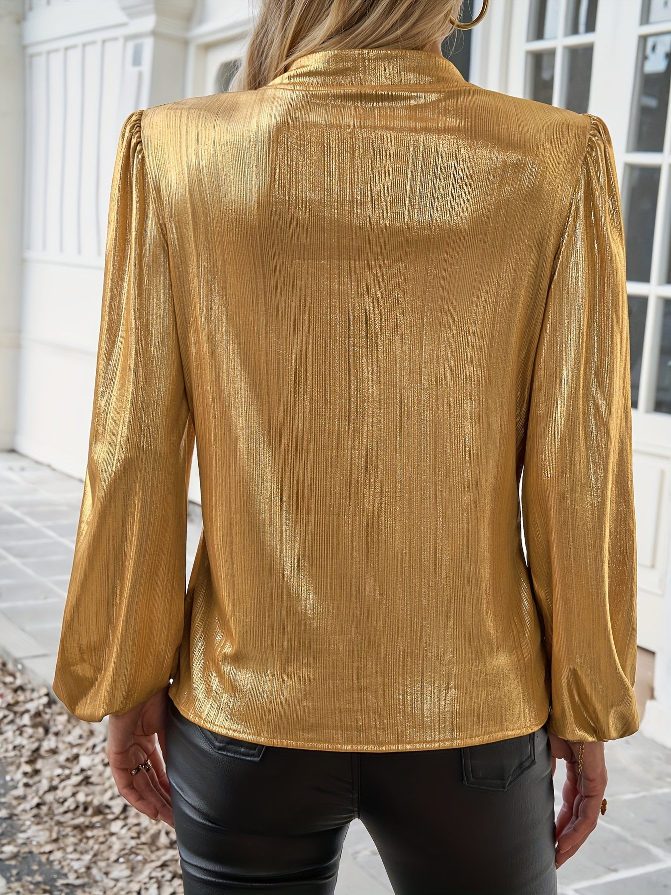 Nyxaria | Metallic Gold Bluse - V-Ausschnitt Satin Top, Glänzende Partykleidung, Elegantes Abendoutfit