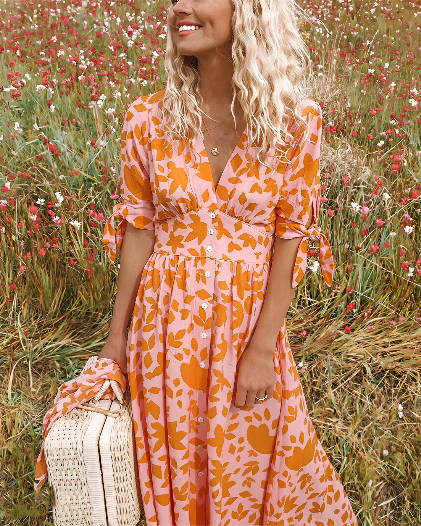 Orielle | Boho Midikleid - Orangefarbener Blumendruck, tiefer V-Ausschnitt, leichtes Sommerkleid