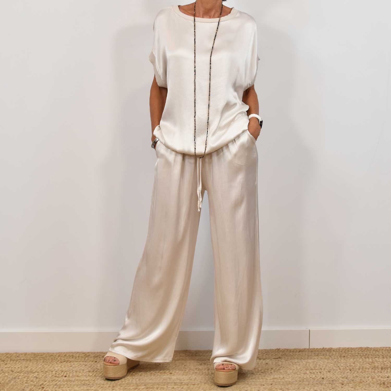 Kessia | Zweiteiliges Set aus Satin für Damen - Kurzärmeliges Oberteil und Hose mit weitem Bein