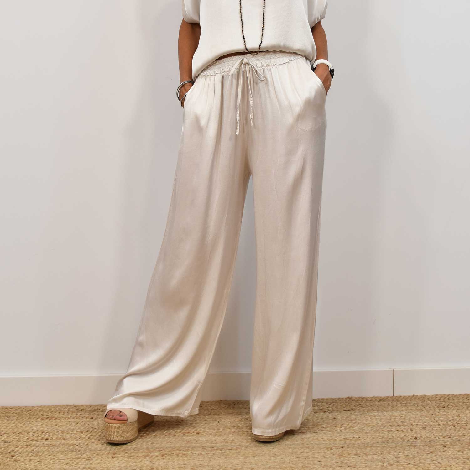 Kessia | Zweiteiliges Set aus Satin für Damen - Kurzärmeliges Oberteil und Hose mit weitem Bein