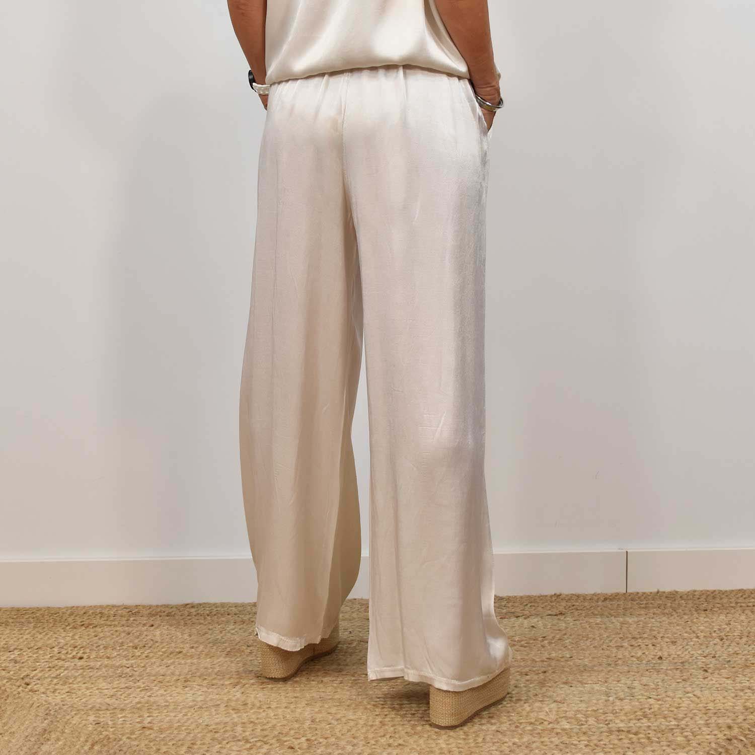Kessia | Zweiteiliges Set aus Satin für Damen - Kurzärmeliges Oberteil und Hose mit weitem Bein