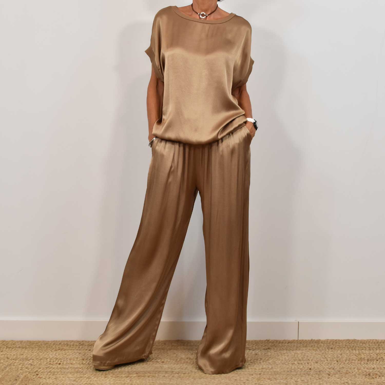 Kessia | Zweiteiliges Set aus Satin für Damen - Kurzärmeliges Oberteil und Hose mit weitem Bein