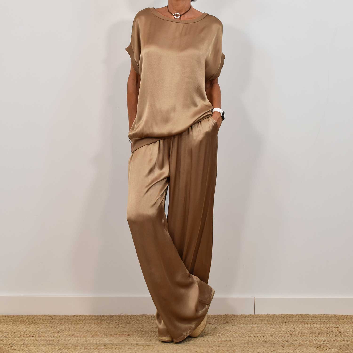 Kessia | Zweiteiliges Set aus Satin für Damen - Kurzärmeliges Oberteil und Hose mit weitem Bein