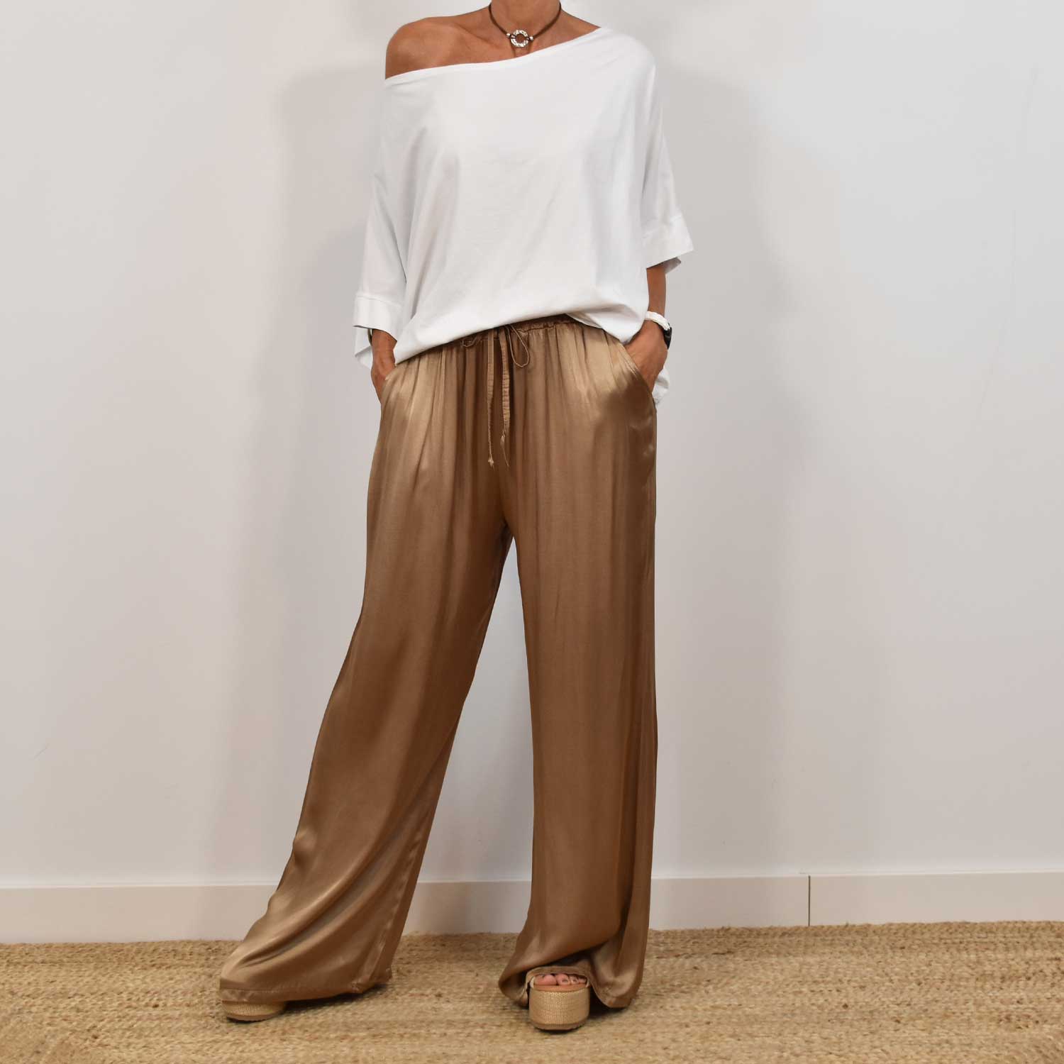 Kessia | Zweiteiliges Set aus Satin für Damen - Kurzärmeliges Oberteil und Hose mit weitem Bein