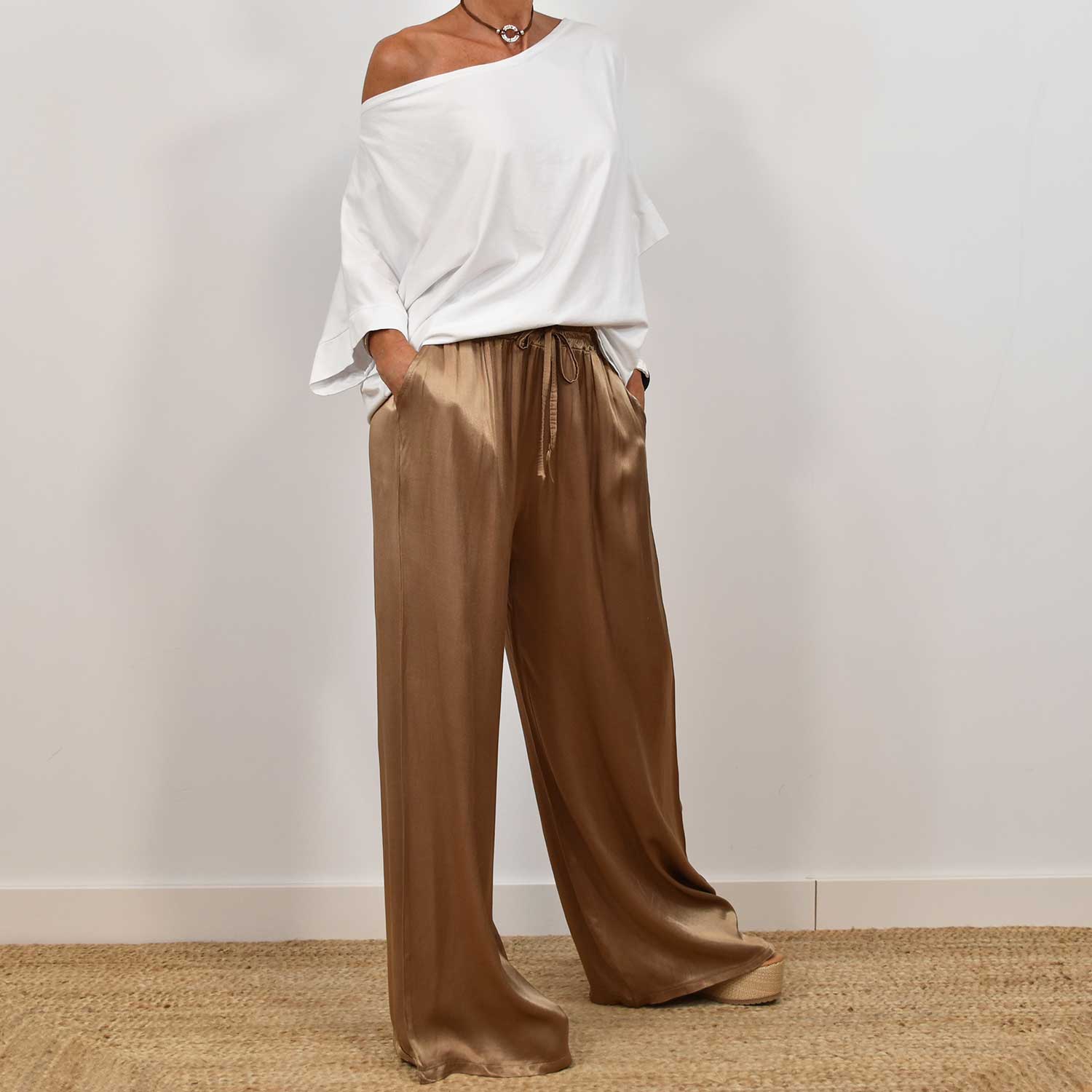 Kessia | Zweiteiliges Set aus Satin für Damen - Kurzärmeliges Oberteil und Hose mit weitem Bein